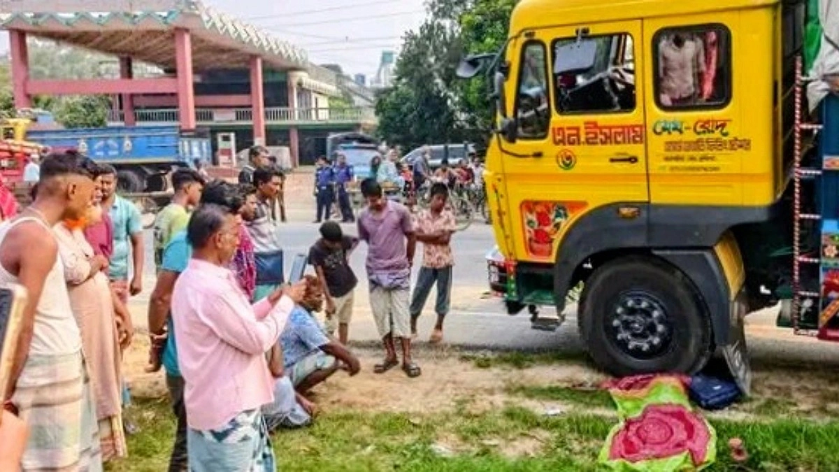 প্রাইভেটে পড়তে যাওয়ার পথে ট্রাকচাপায় নিহত ভাই, আহত বোন