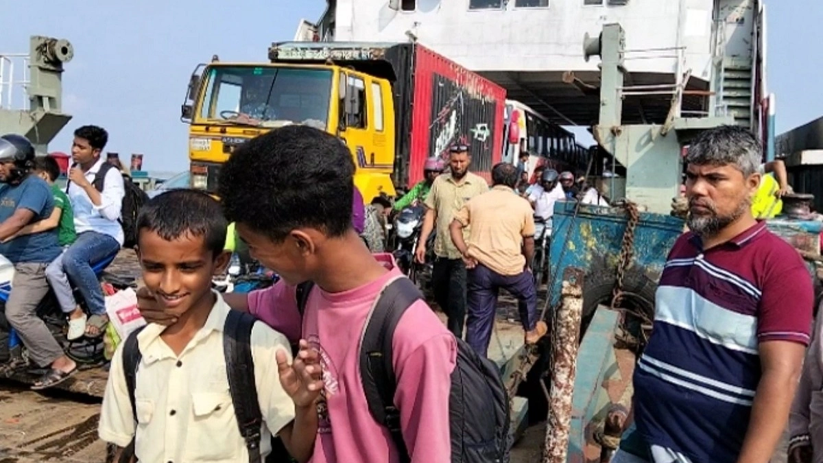 ছুটি শেষে ফিরতি যাত্রার চাপ পাটুরিয়া ঘাটে