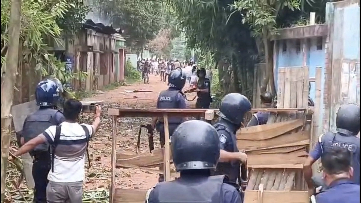 দোকানের জায়গা নিয়ে সংঘর্ষ, টেঁটাবিদ্ধসহ আহত ২০