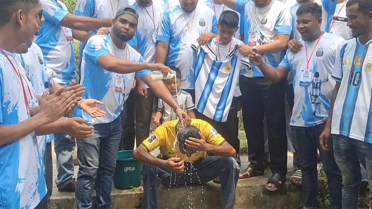 হতাশায় ব্রাজিল ত্যাগ, দুধ দিয়ে গোসল করে আর্জেন্টিনায় যোগ