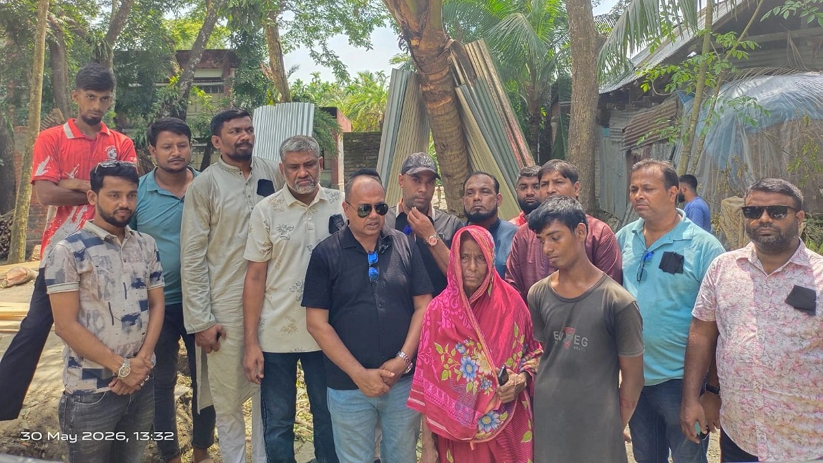 ঝড়ে ক্ষতিগ্রস্ত ১৯ পরিবারের ঘর পুনর্নির্মাণে যুবদল