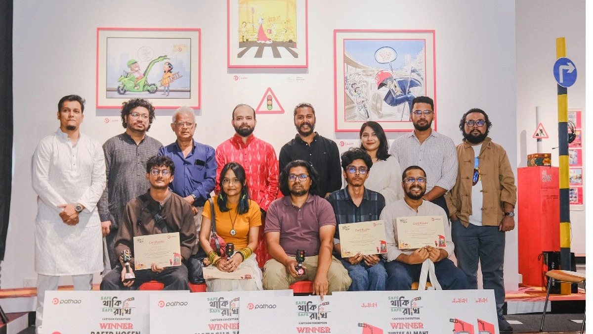 কার্টুনে সড়ক নিরাপত্তার বার্তা, গ্যালারিতে দর্শনার্থীদের ভিড়