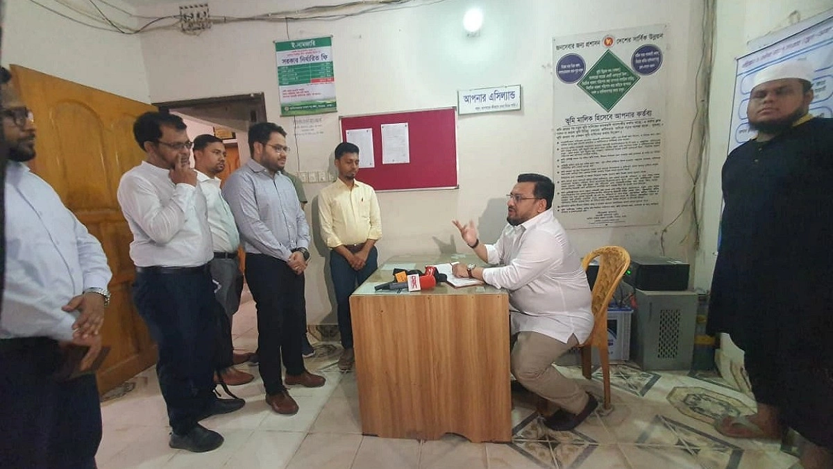 হঠাৎ আমিনবাজার ভূমি কার্যালয়ে প্রতিমন্ত্রী, পেলেন নানা অনিয়ম