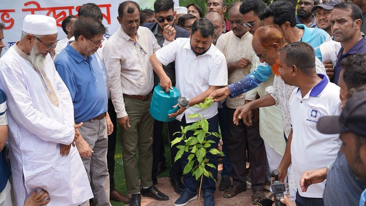 নগর জুড়ে আড়াই লাখ গাছ লাগাবে রাসিক, উদ্বোধন করলেন প্রশাসক