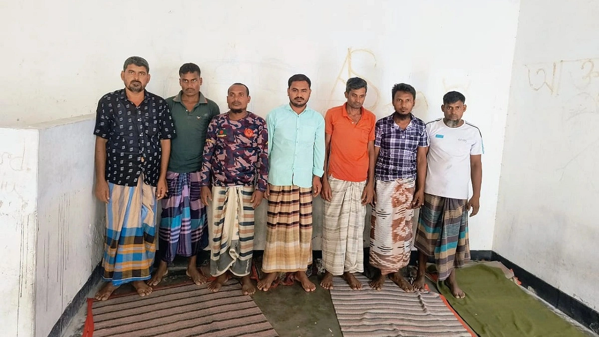 বিএসএফের পুশইনে সহায়তার অভিযোগে ৭ বাংলাদেশি আটক
