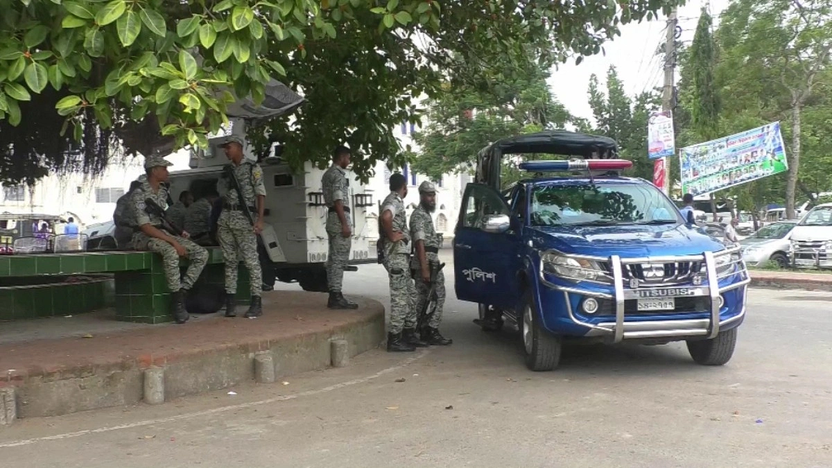 আওয়ামী লীগের প্রতিষ্ঠাবার্ষিকী ঘিরে গোপালগঞ্জে ব্যাপক টহল, গ্রেপ্তার ৬