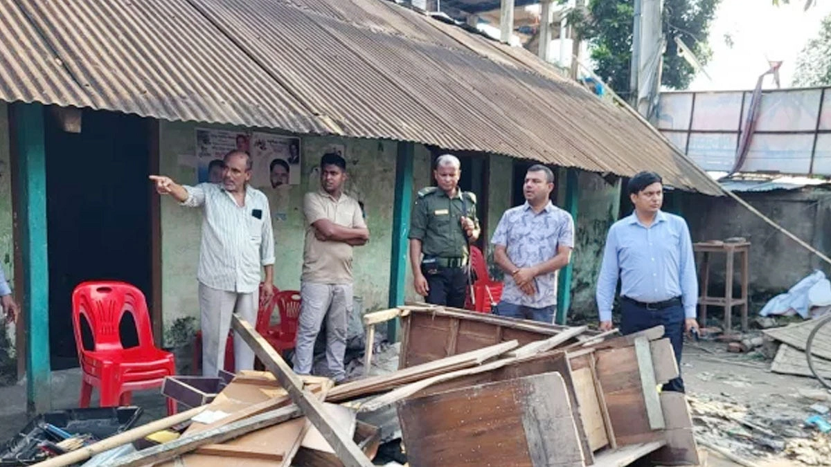 মুক্তিযোদ্ধা সংসদ কার্যালয় ভাঙচুর লুটপাট