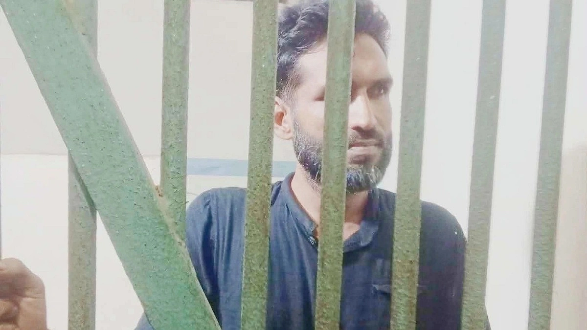 দীর্ঘদিন আত্মগোপনে, ঈদে বাড়ি এসে গ্রেপ্তার নিষিদ্ধ ছাত্রলীগ নেতা