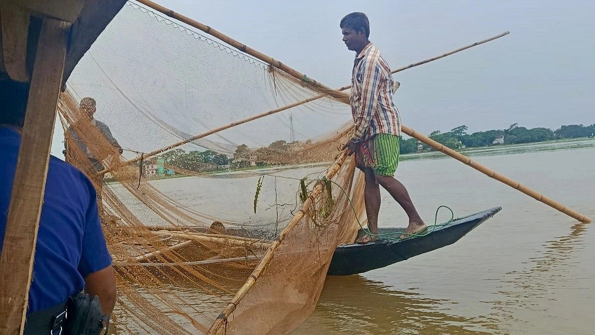 হাকালুকি হাওরে মাছ শিকার, ১৪ জেলেকে জরিমানা