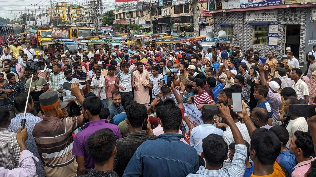 বকেয়া পরিশোধের দাবিতে অলিম্পিক সিমেন্ট শ্রমিকদের ভুখা মিছিল