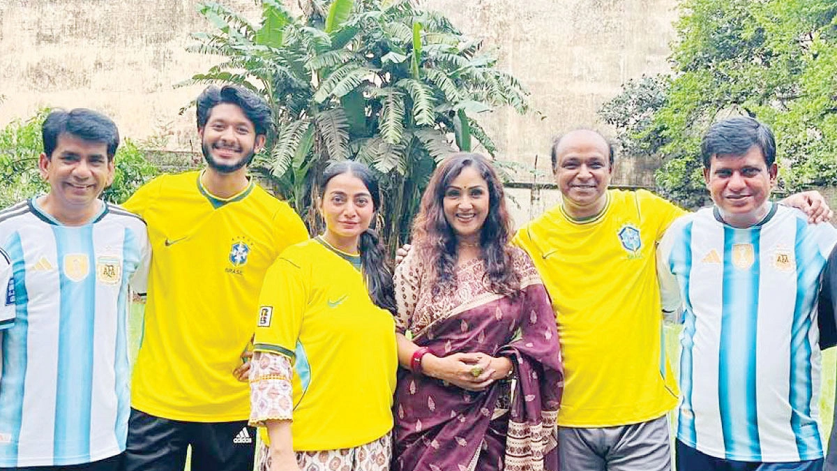 বিশ্বকাপের উন্মাদনায় ‘খুশবু’
