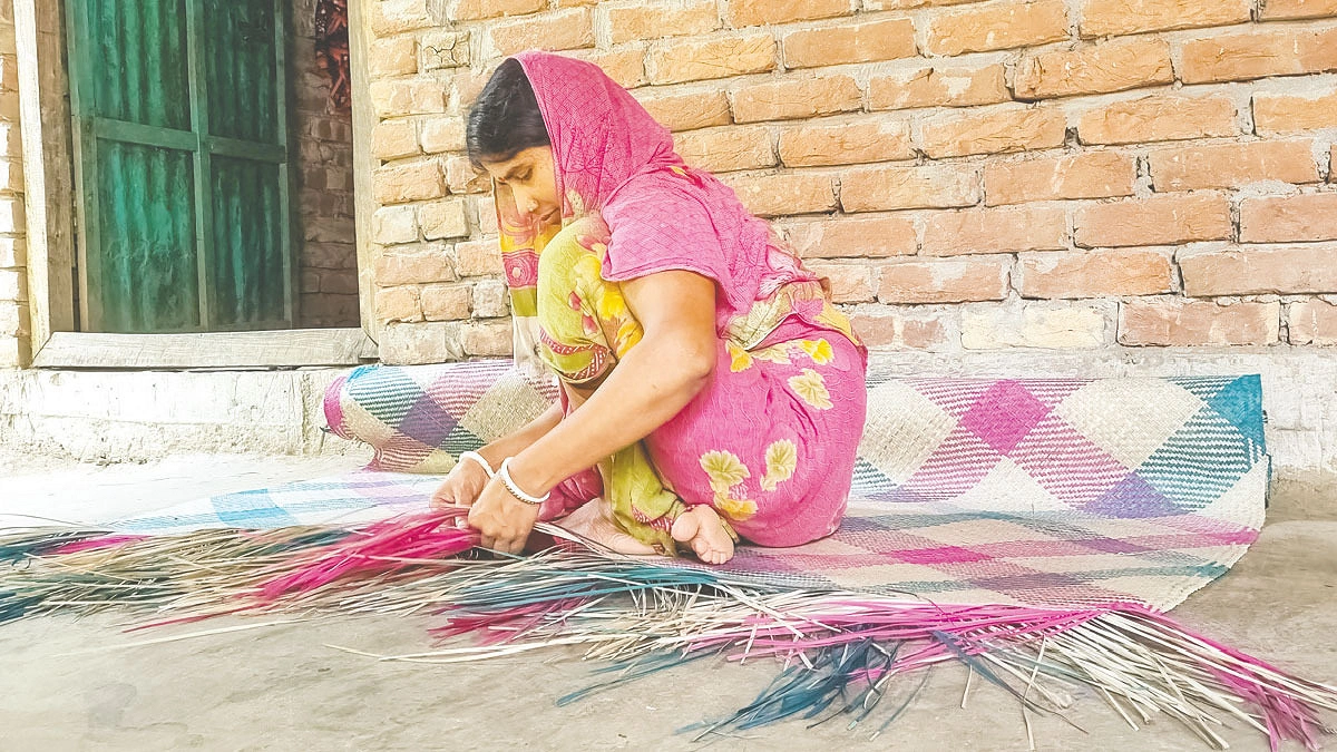 ঐতিহ্যে ওঠে না সংসার খরচ