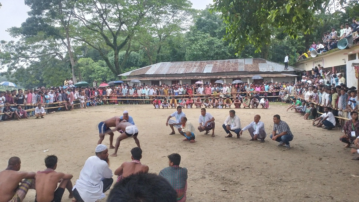 একসময় গ্রামবাংলার অন্যতম জনপ্রিয় বিনোদন ছিল কুস্তি খেলা