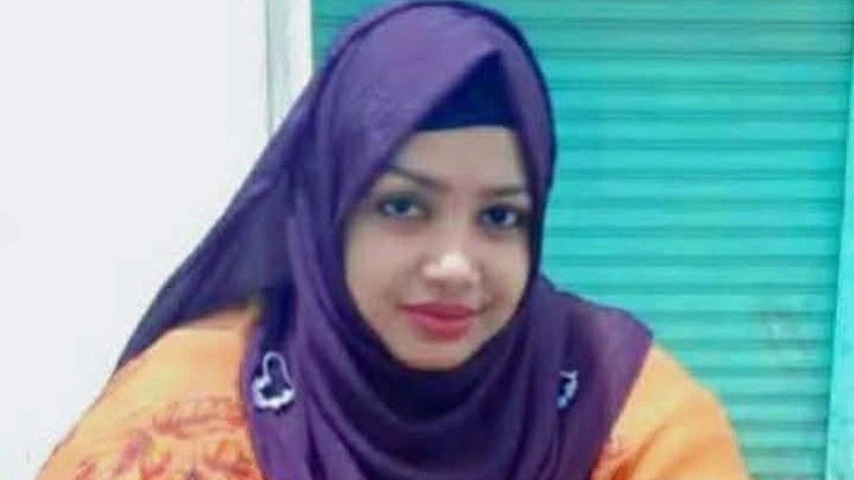 সমাজসেবা কর্মকর্তা পরিচয়ে ১০ লাখ টাকা আত্মসাৎ, নারী আটক