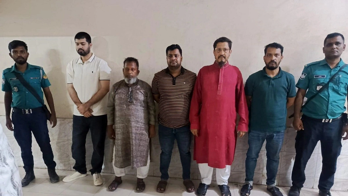গোপন বৈঠক থেকে ১০ লাখ টাকাসহ নিষিদ্ধ আ. লীগের ৫ নেতা গ্রেপ্তার