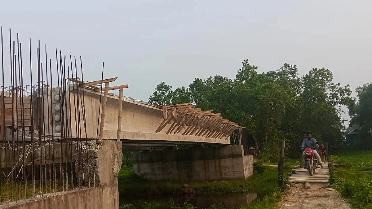 পাঁচ বছরেও শেষ হয়নি কাঁকড়া খালে সেতু নির্মাণ
