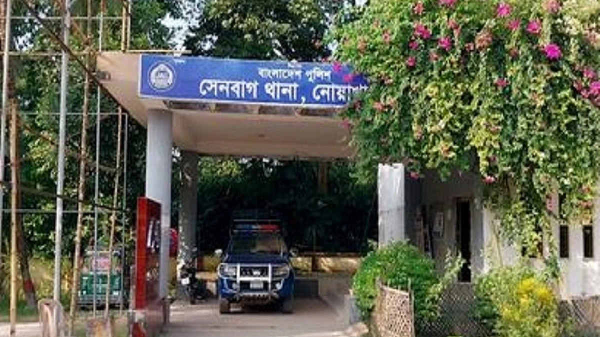 স্কুলে চকলেটে প্রেমের বার্তা দিয়ে ৩ কিশোর থানায়, বহিষ্কার ২ ছাত্রী