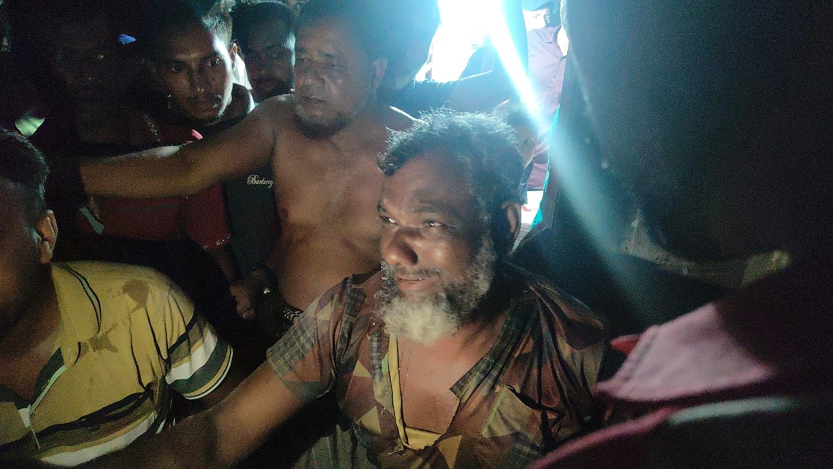 বনদস্যু নানাভাই বাহিনীর সহযোগী সন্দেহে আটক