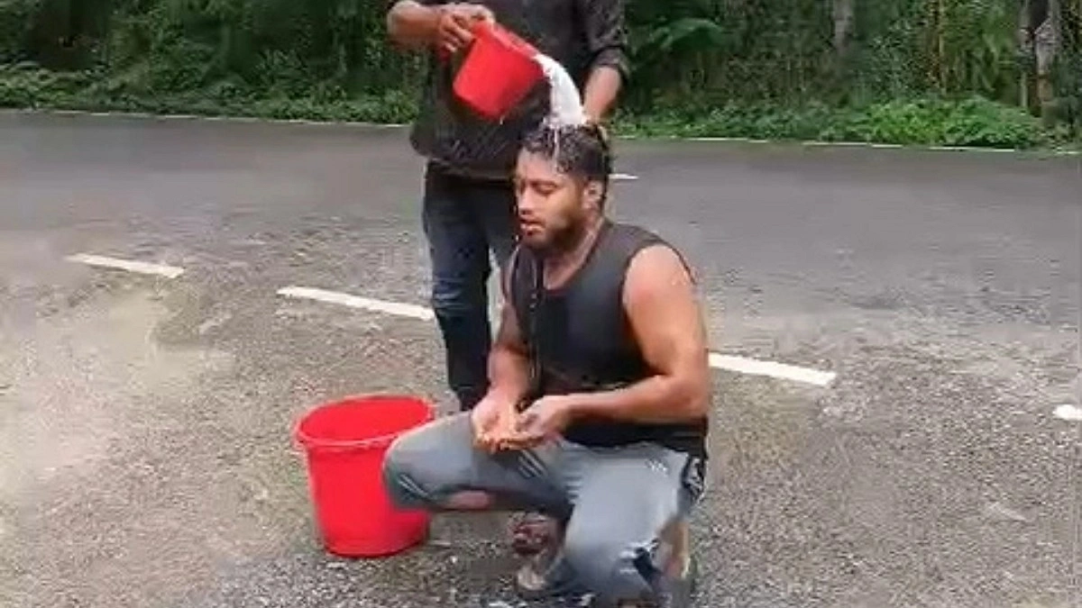 দুধ-পানি দিয়ে গোসল করে জামায়াত ছাড়লেন শেখ তারেক
