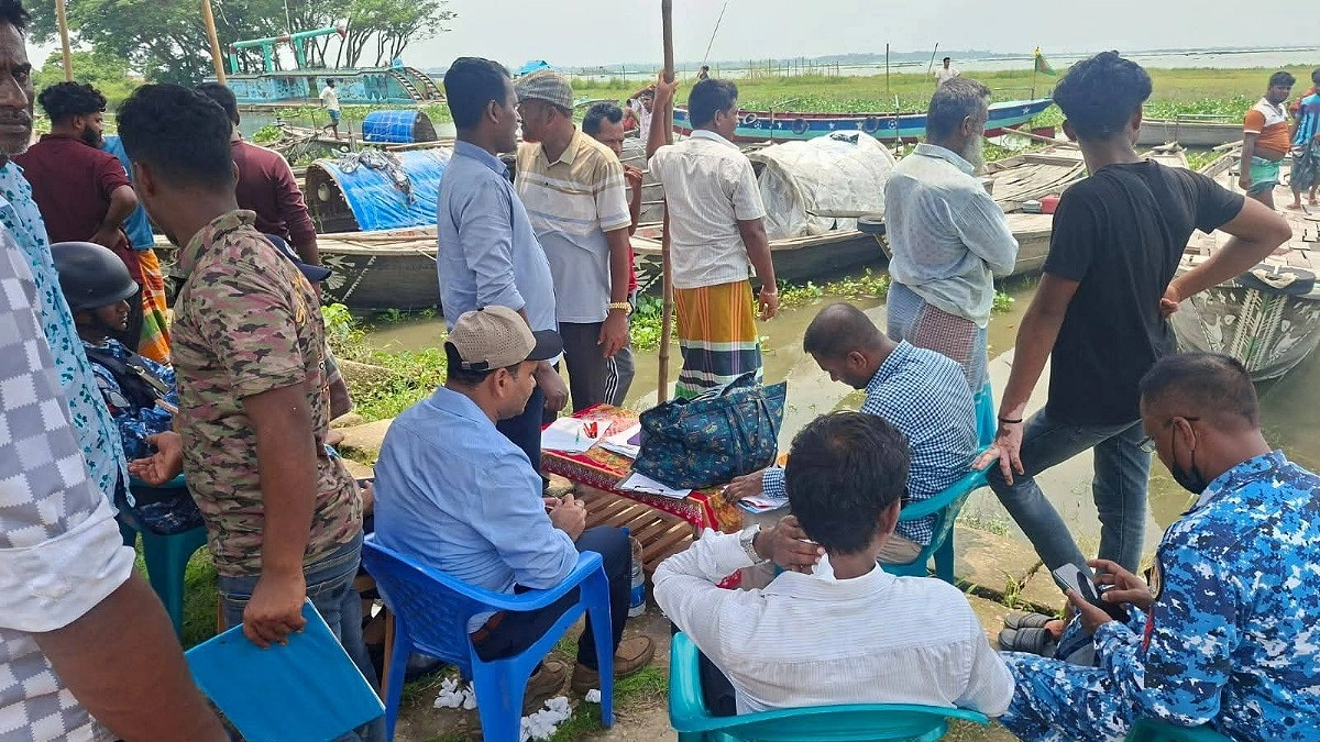 চাঁদপুরে জাটকা রক্ষা অভিযানে জব্দ ৩৫ নৌকা নিলামে বিক্রি