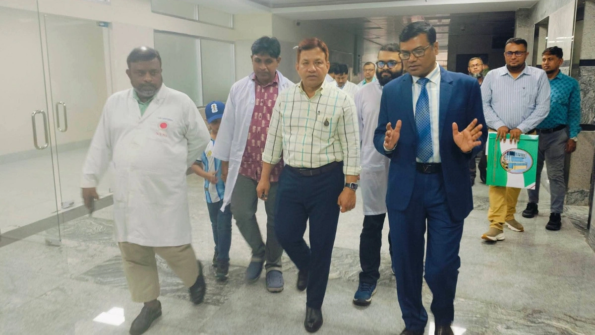 নিউরোসায়েন্সেস ও হাসপাতাল পরিদর্শন করলেন স্বাস্থ্য সচিব