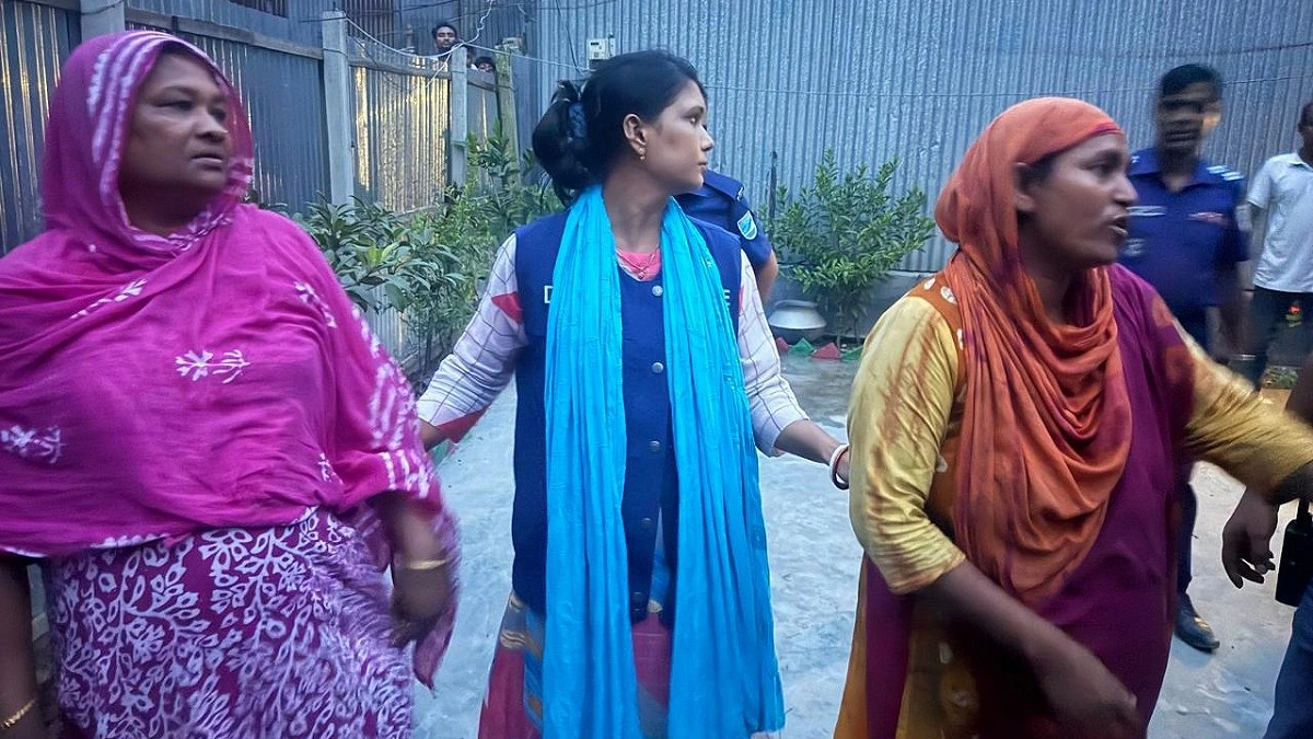 এবার আড়াইহাজারে পুলিশের ওপর হামলা, সরঞ্জাম ছিনতাই