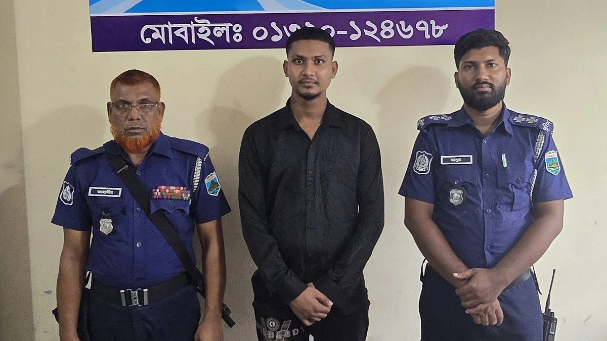নাটোরের পার্কে দুই বিদেশিকে হেনস্তা, মূল আসামি গ্রেপ্তার