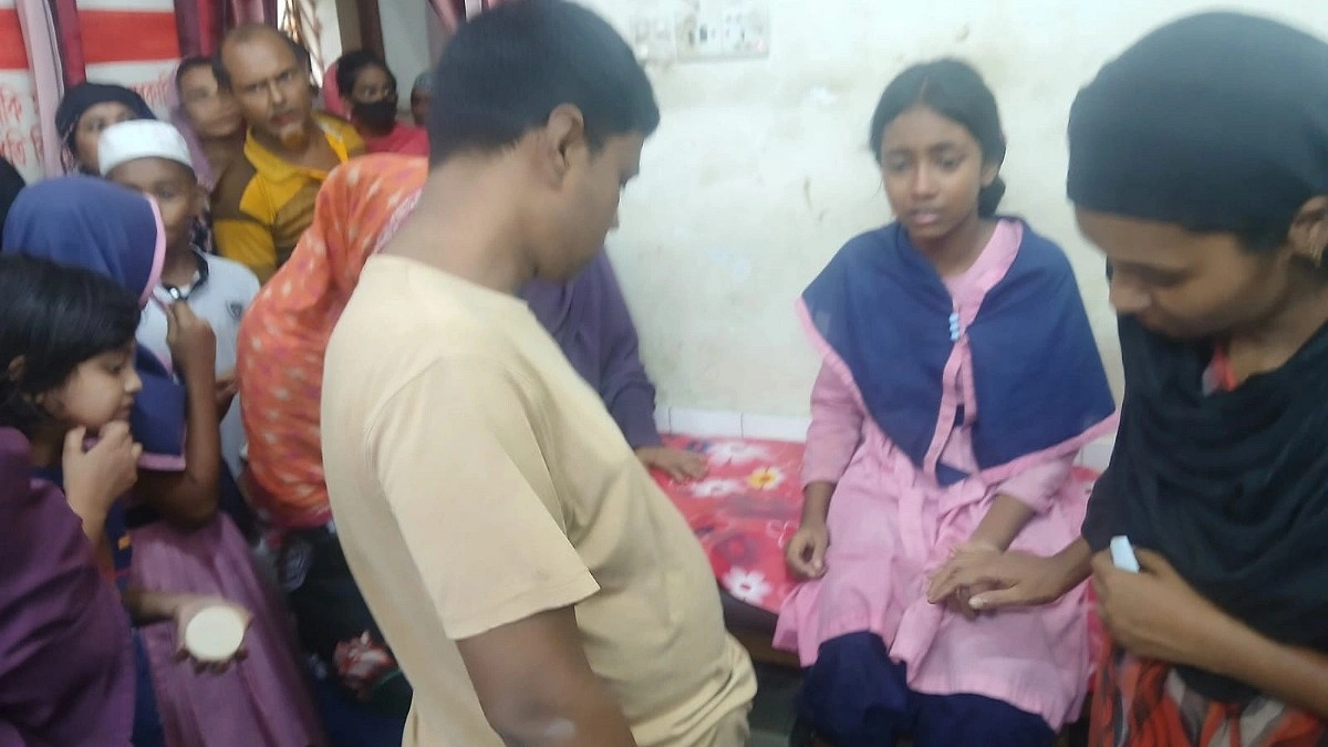 দুমকিতে পাগলা কুকুরের কামড়ে শিশুসহ আহত ১০