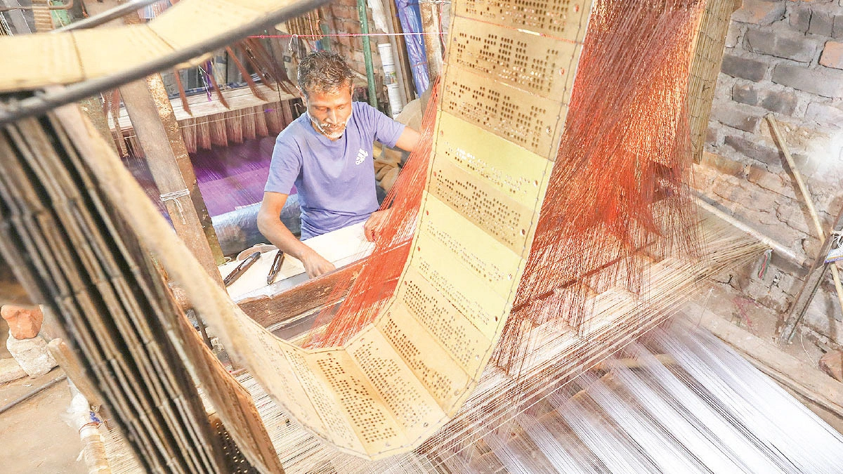 ঋণের ফাঁদে তাঁতশিল্প