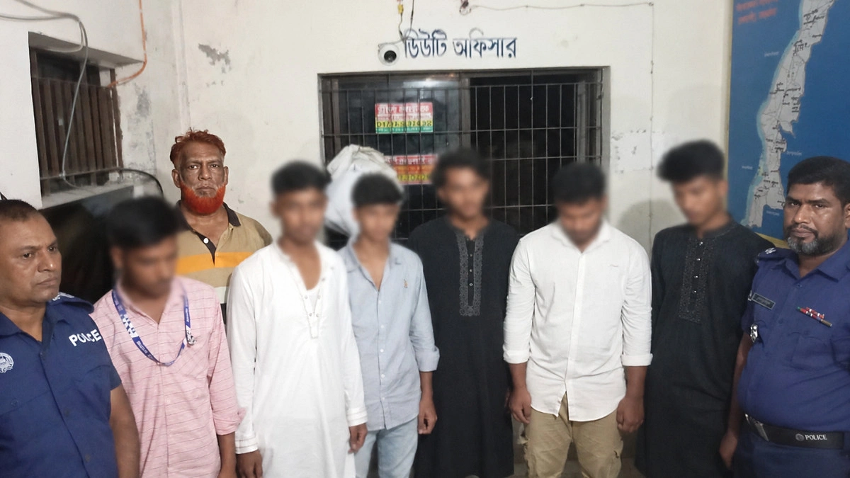 মিছিলের প্রস্তুতিকালে নিষিদ্ধ ছাত্রলীগের ৬ কর্মী আটক