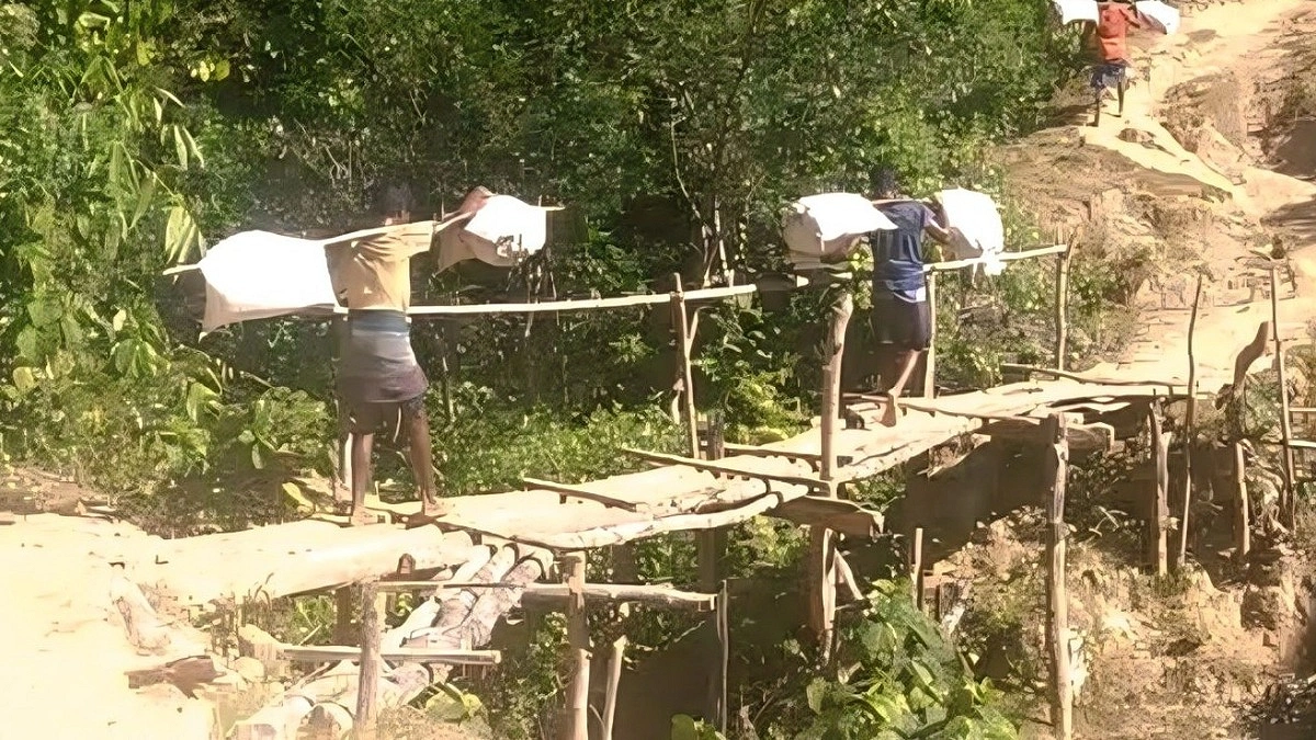 ৫০ বছরের অপেক্ষা, তবু মেলেনি ২ কিমি সড়ক!