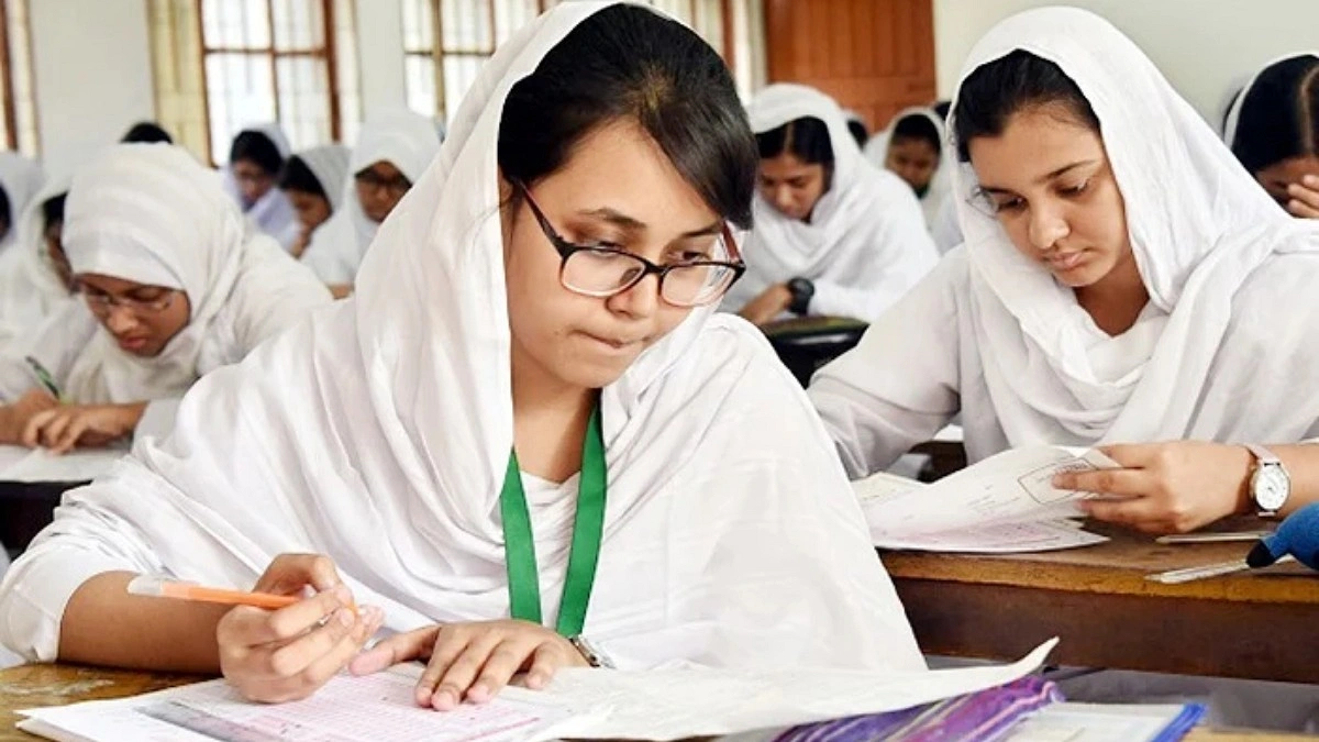 এইচএসসিতে বেড়েছে ছাত্রীর সংখ্যা