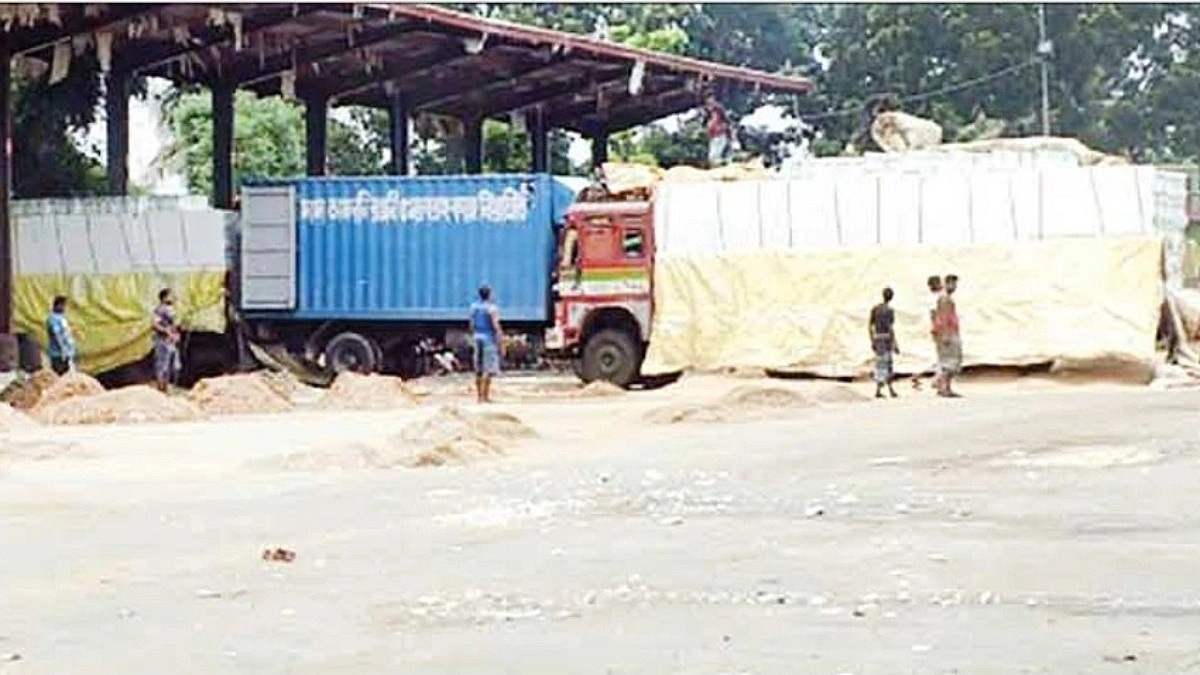শুল্ক বাড়ায় বেনাপোলে ভারতীয় মাছ আমদানি প্রায় বন্ধ