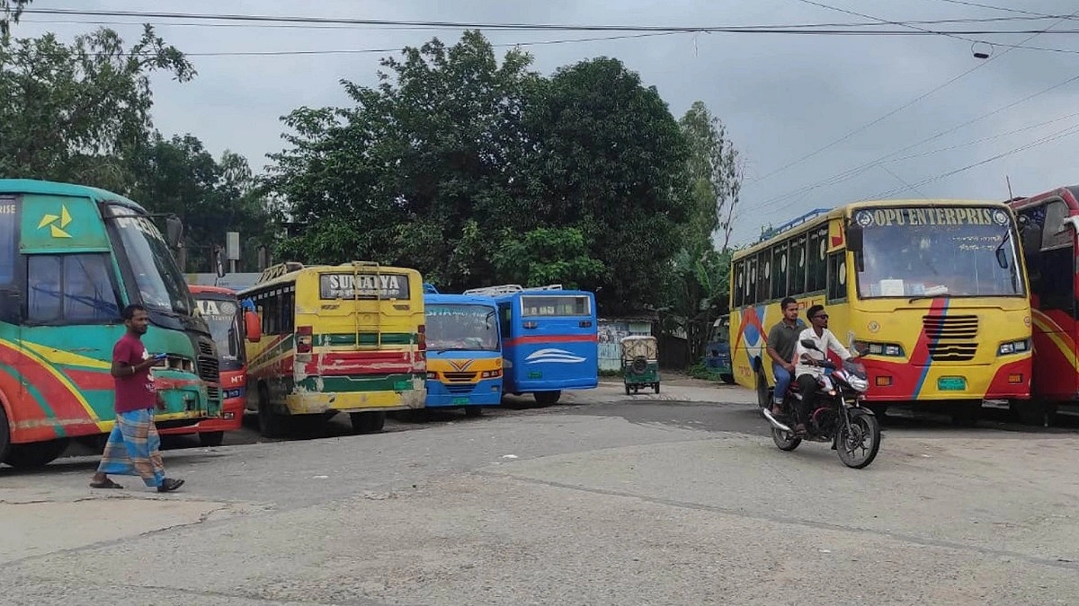 ভূরুঙ্গামারী থেকে সারা দেশে বাস চলাচল বন্ধ, ভোগান্তি যাত্রীদের