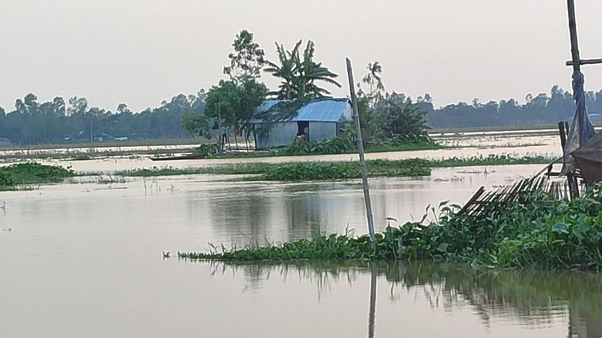 পানি নামার বদলে নতুন এলাকা প্লাবিত, দুর্ভোগে ঝিনাইগাতীর মানুষ