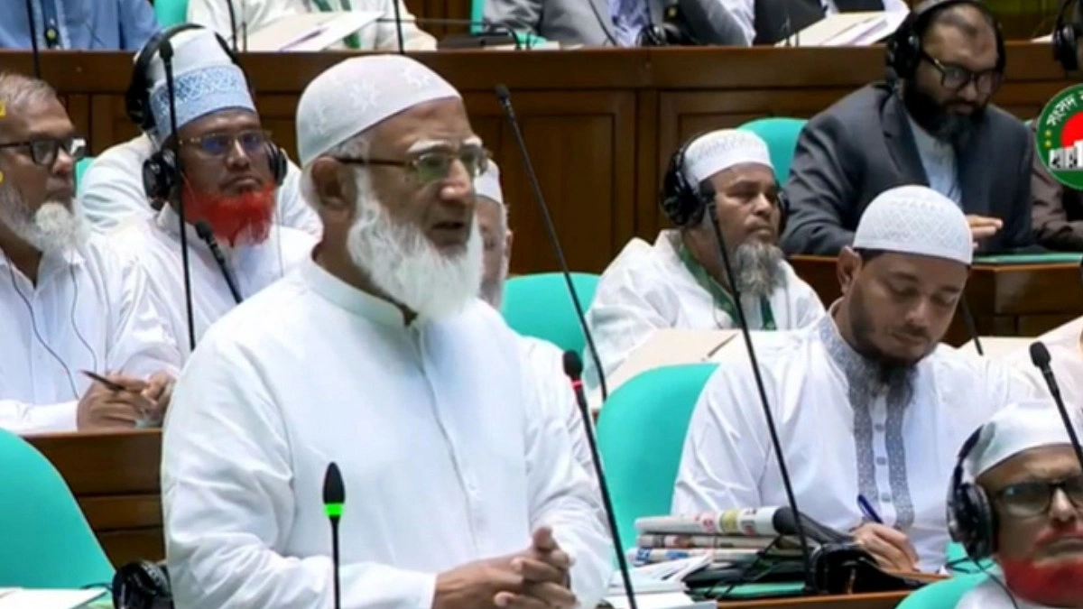 ‘কুচি কুচি করার যন্ত্রটা ফেলে দিন, দেশ চালাই একসঙ্গে’