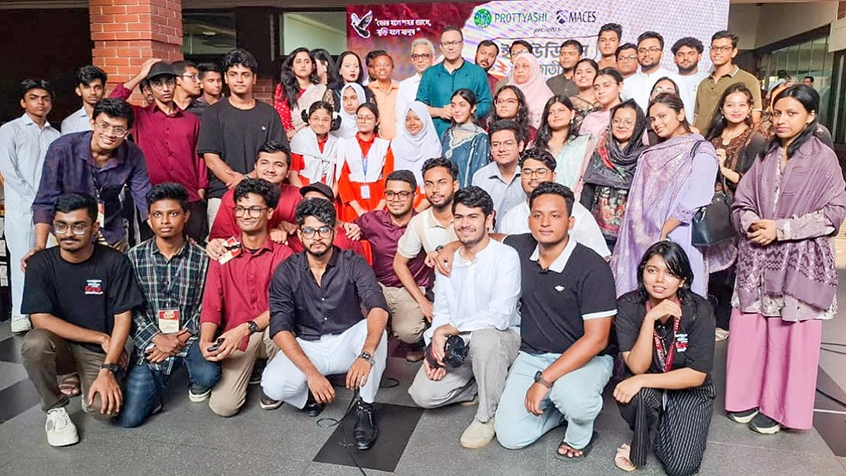 ‘ভোর হলে শহর জাগে, যুক্তি হলে মানুষ’