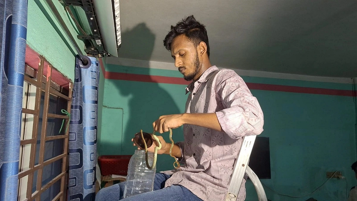 বরিশালে বাসার এসি থেকে উদ্ধার ৪ কালনাগিনী