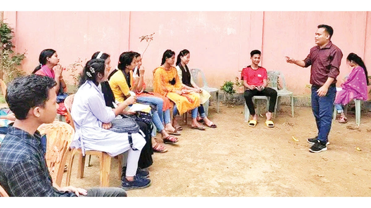 অসহায়দের পাশে অন্তর হাজং