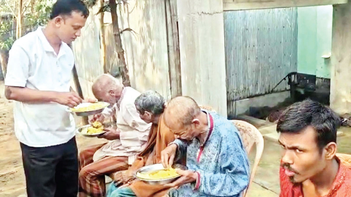 অসহায়দের ঠিকানা মারুফের আশ্রম
