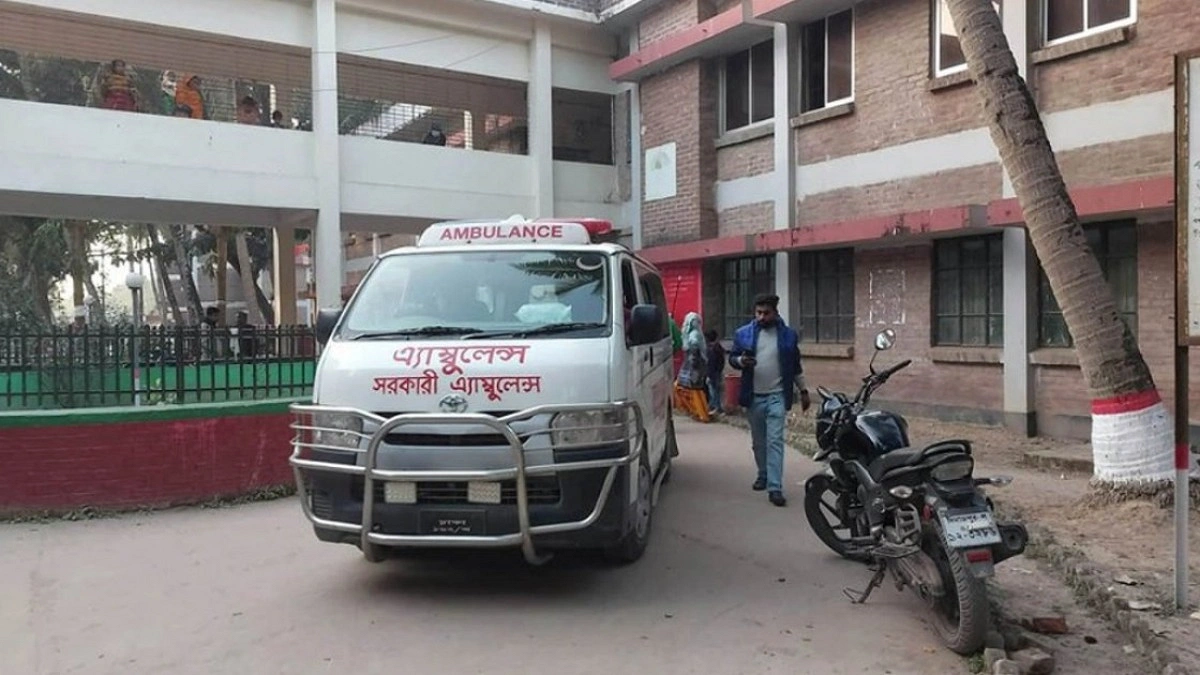 অ্যাম্বুলেন্স গ্যারেজে, রোগীরা ছুটছেন বেসরকারি গাড়িতে