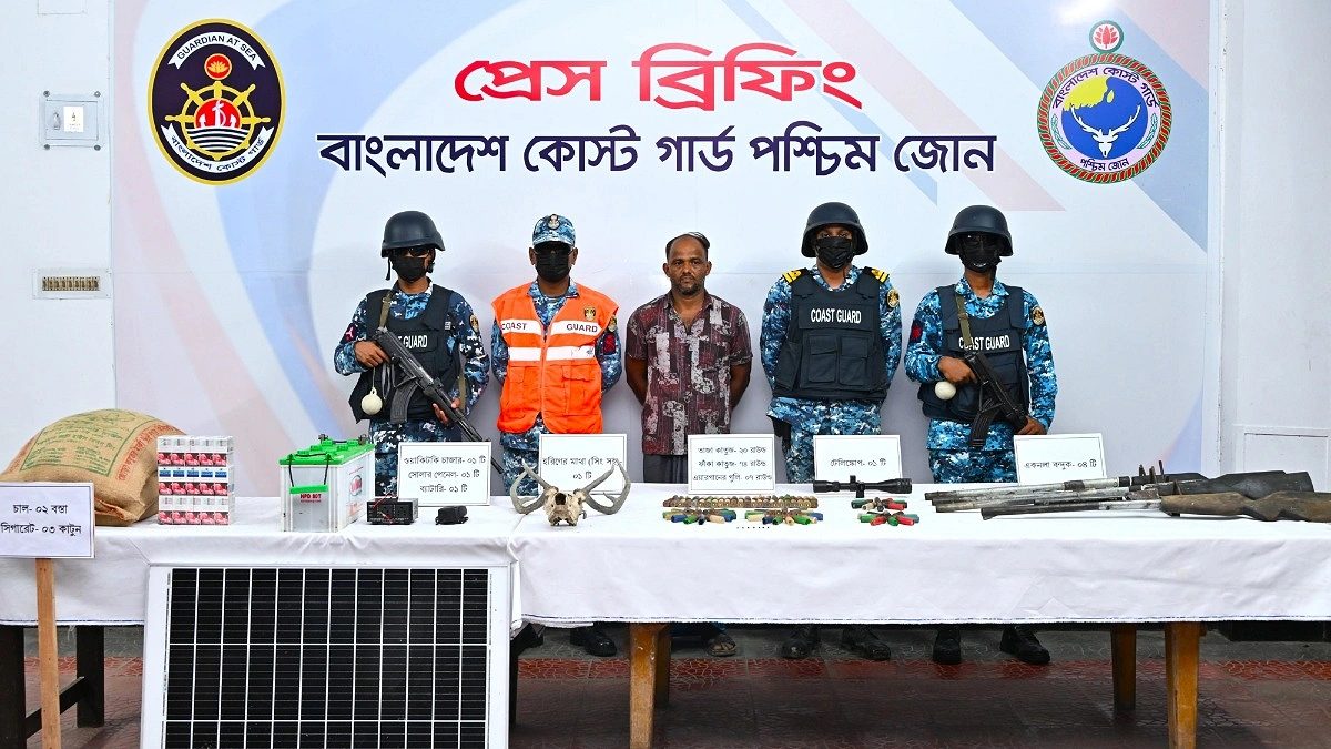 সুন্দরবনে করিম শরীফ বাহিনীর আস্তানায় কোস্ট গার্ডের হানা, আটক ১