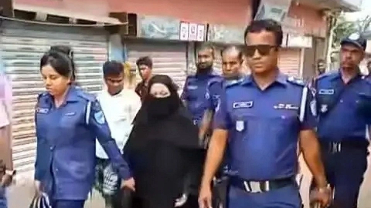 স্বামীকে গলা কেটে হত্যার অভিযোগে নারী গ্রেপ্তার
