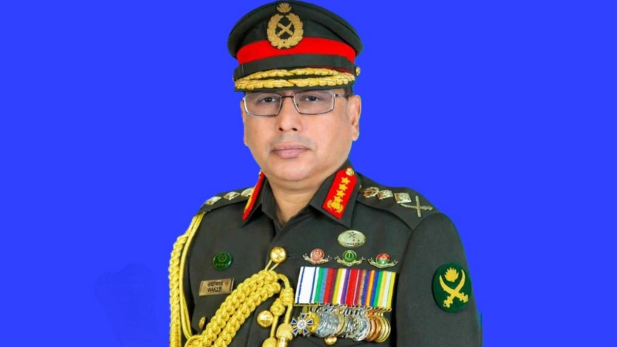 হজ পালন শেষে দেশে ফিরলেন সেনাপ্রধান