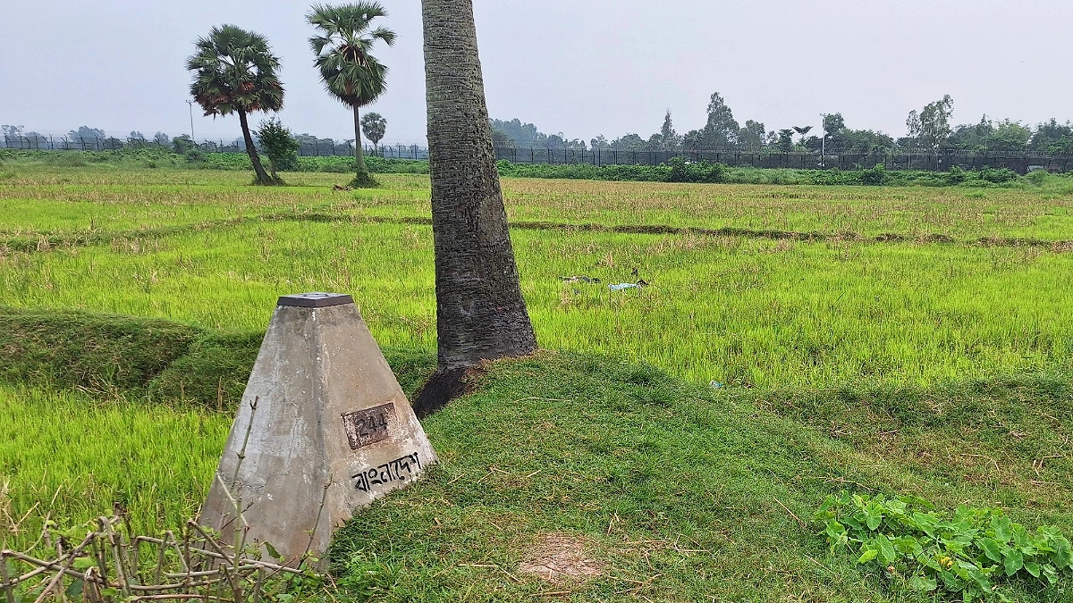 নওগাঁ সীমান্তে ৯ জনকে ফিরিয়ে নিল বিএসএফ