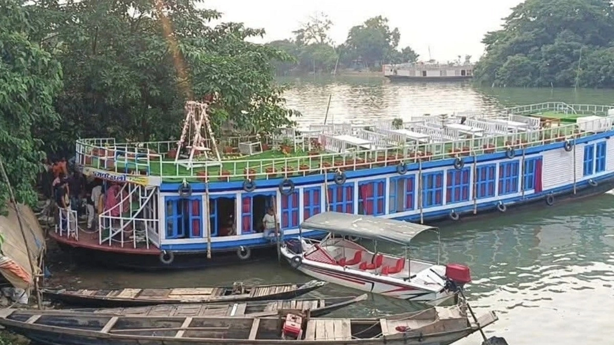 হাউজবোটের ইঞ্জিনে পড়ে প্রাণ গেলো শিশুর