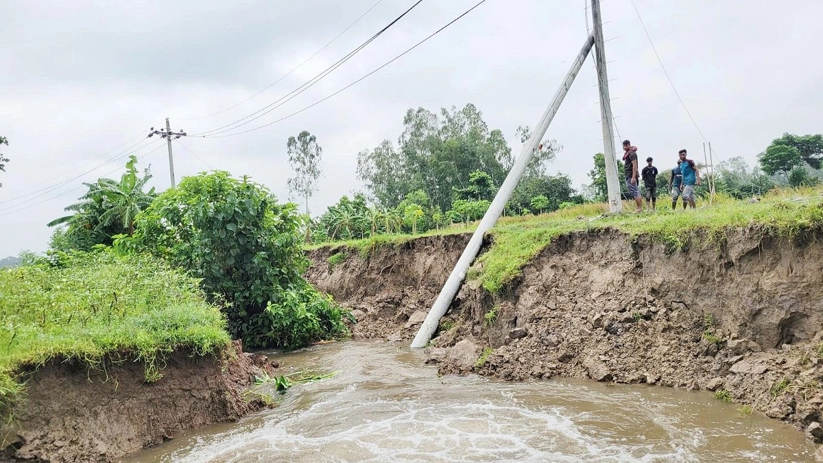 ঢলে কৃষিজমির মাটি ধস, আতঙ্কে ১০ গ্রামের মানুষ