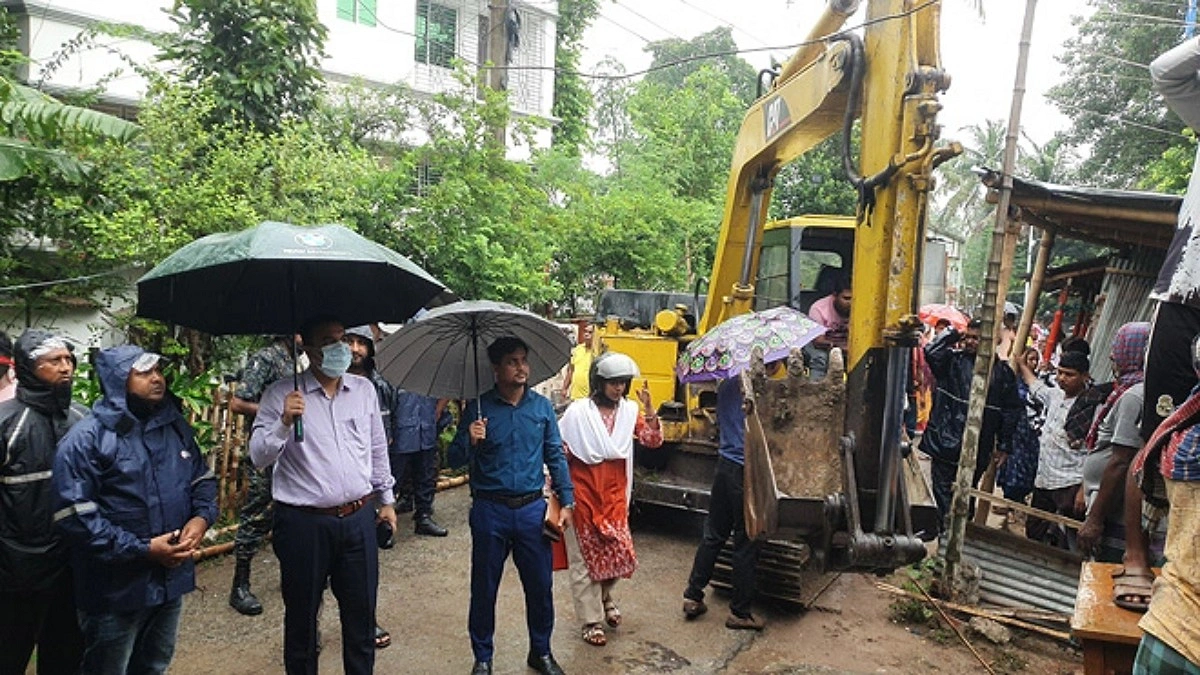 রাজশাহী শহর রক্ষা বাঁধে অবৈধ দখল উচ্ছেদ