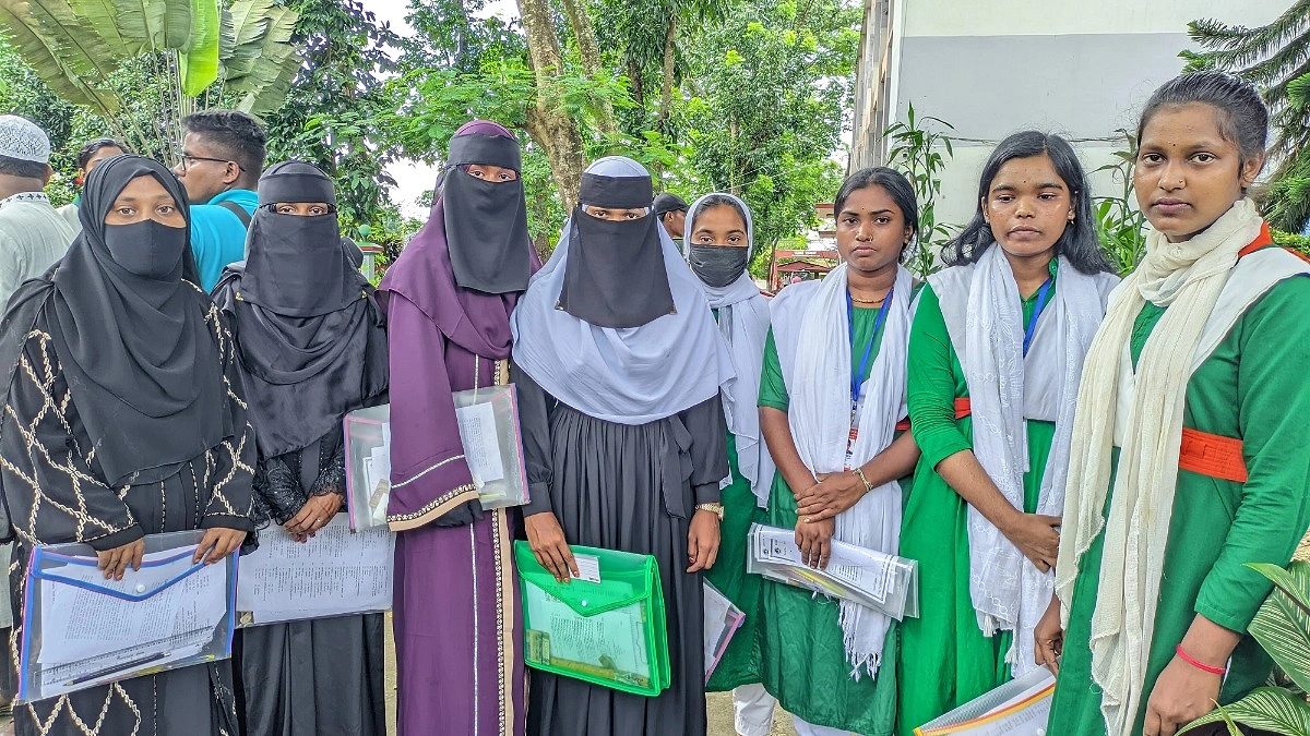 টাকা জমা দিয়েও পাননি প্রবেশপত্র, ৯ পরীক্ষার্থী বিপাকে