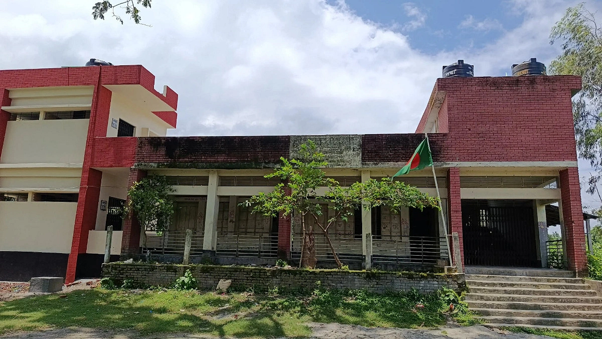 বিদ্যালয়টির ৭০ শিক্ষার্থীর ভরসা এক শিক্ষক